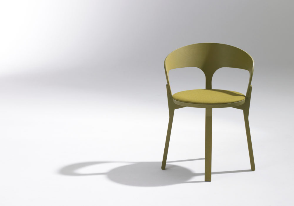 Chaise bridge en bois jaune / design contemporain / mobilier chr / Designer Jérôme Gauthier / Éditeur SOCA