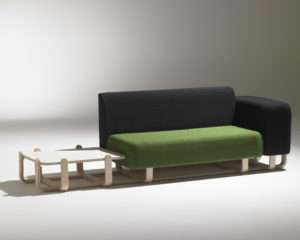 banquette canapé design tablette bois / tissu vert et noir / accoudoir / pied en bois / Soca / Designer Thierry D'Istria