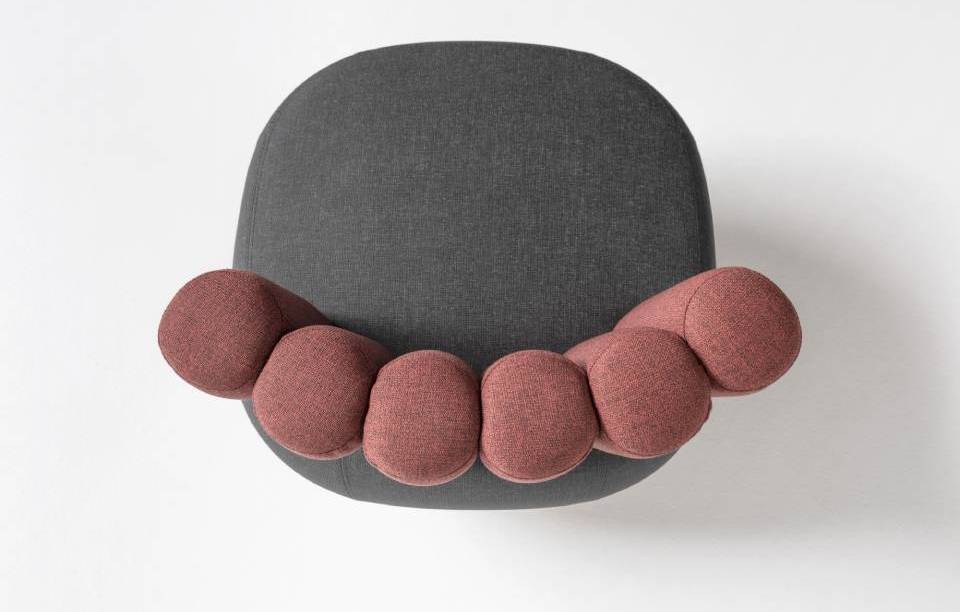 Chauffeuse Opposite - Gris, Rose, Doré - Design assise 1970 - Main - Thierry D'Istria