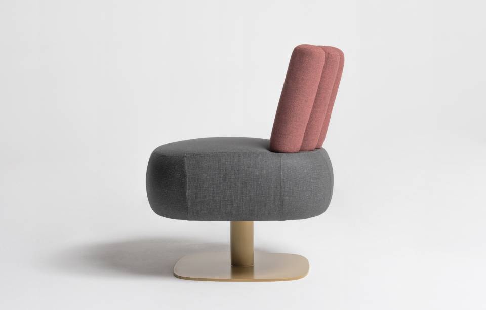 Chauffeuse Opposite - Gris, Rose, Doré - Design assise 1970 - Main - Thierry D'Istria